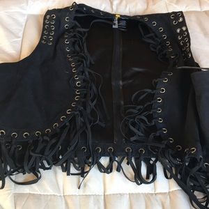 Bisou bisou black fringe vest